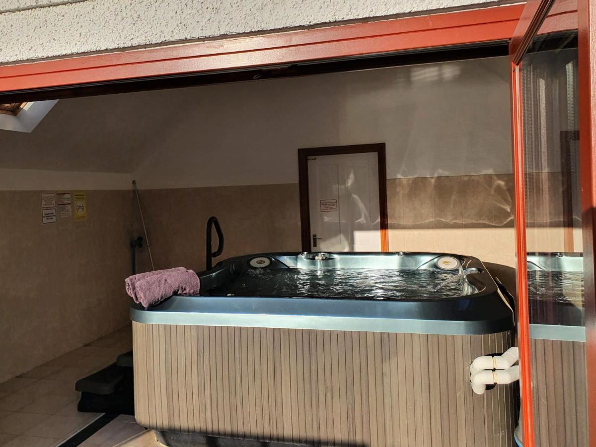 Kestrel Farmhouse لياندوفيري المظهر الخارجي الصورة